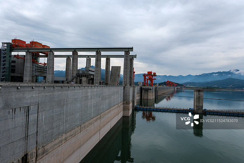中国湖北宜昌，长江三峡风光，高峡平湖，云雾缭绕，三峡大坝，三峡大坝185园区，西陵峡图片素材