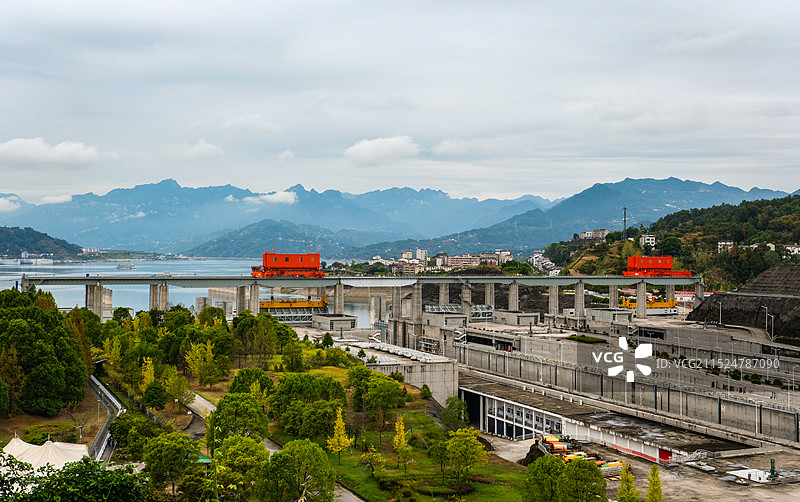 中国湖北宜昌，长江三峡风光，高峡平湖，云雾缭绕，三峡大坝，三峡大坝185园区，西陵峡，三峡大坝五级船图片素材
