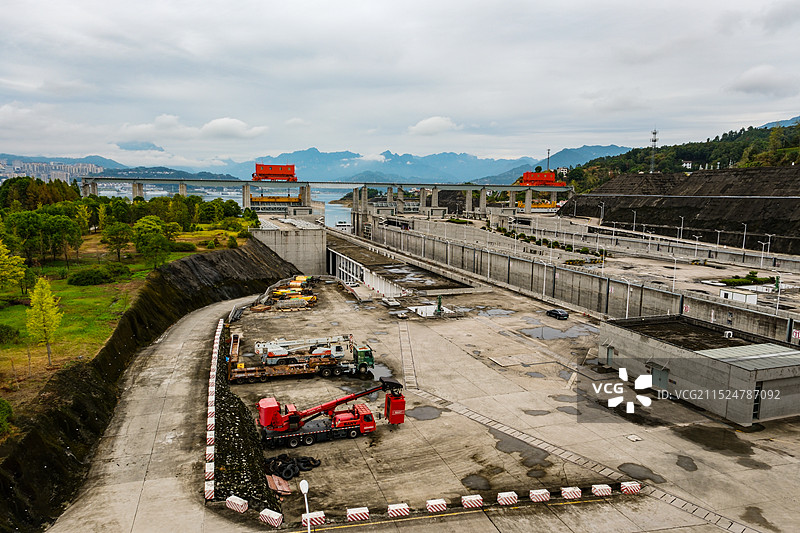 中国湖北宜昌，长江三峡风光，高峡平湖，云雾缭绕，三峡大坝，三峡大坝185园区，西陵峡，三峡大坝五级船图片素材
