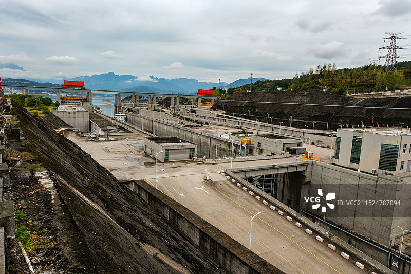 中国湖北宜昌，长江三峡风光，高峡平湖，云雾缭绕，三峡大坝，三峡大坝185园区，西陵峡，三峡大坝五级船图片素材