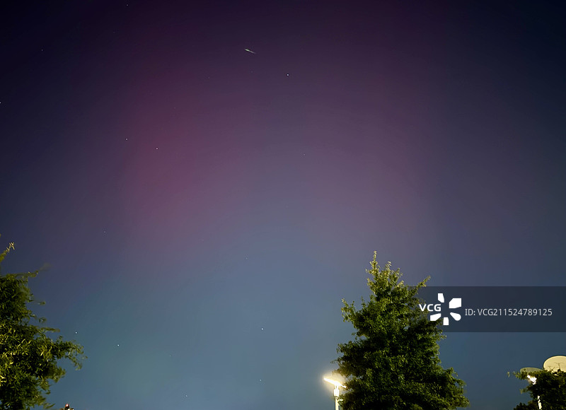 极光 城市里的极光图片素材