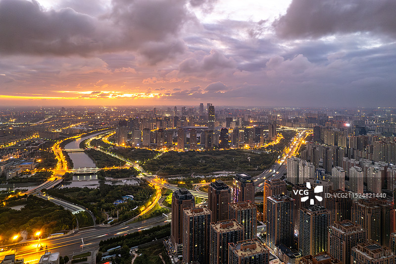 河南省郑州市中央商务区CBD清晨朝霞云海航拍图片素材