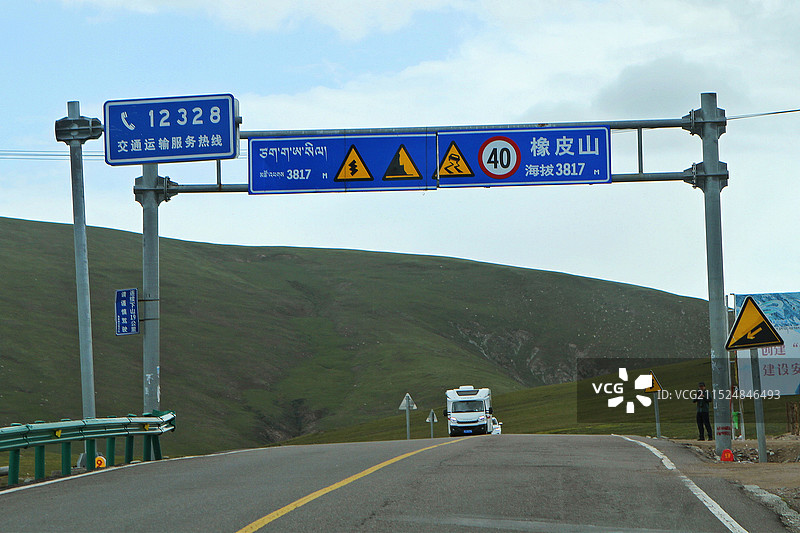 自驾途中的路标图片素材