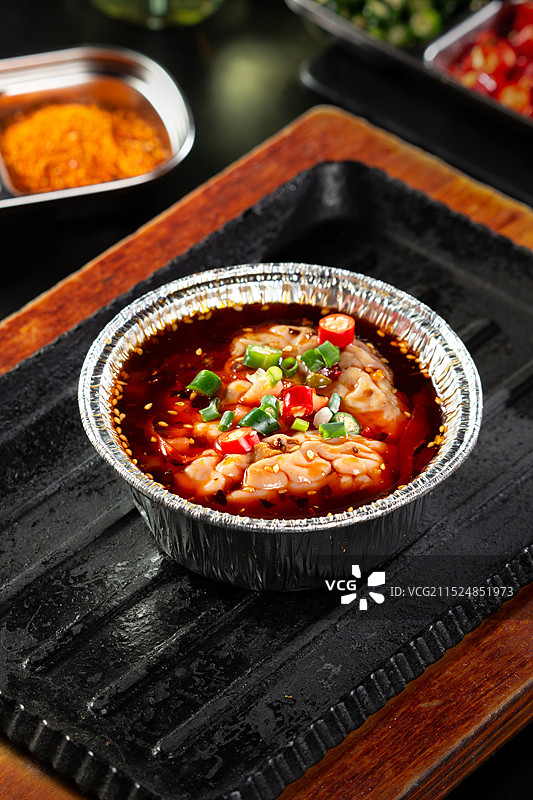 小碗里的一份烧烤脑花图片素材