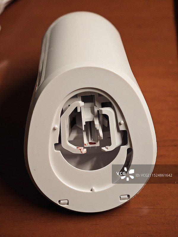 动态血糖仪敷贴器 通过金属细针将软针植入手臂上皮组织 留置针 滞留针图片素材