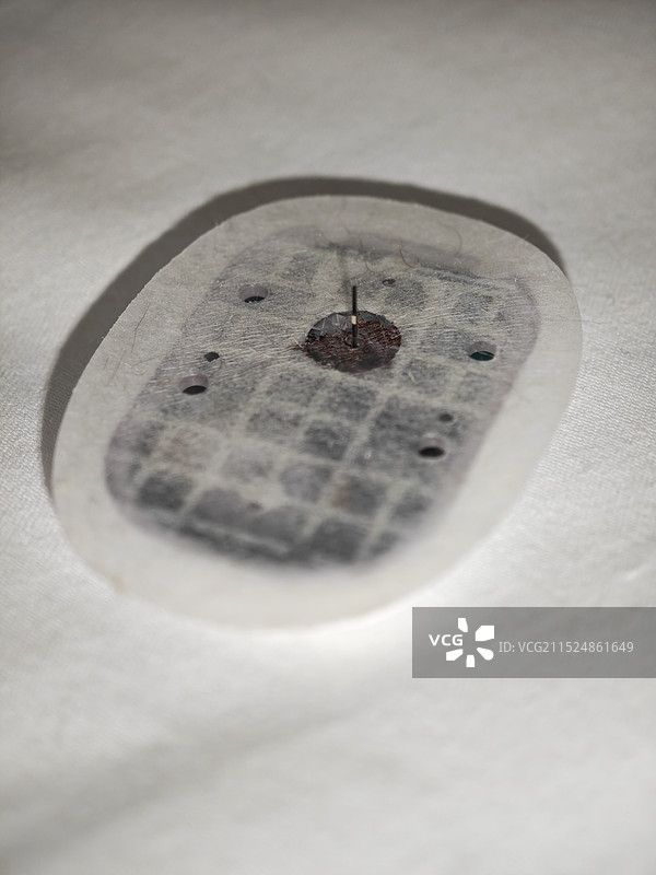 动态血糖仪探针 植入手臂上皮组织后通过软针与葡萄糖反应产生的电流计算血糖数值 留置针 滞留针图片素材