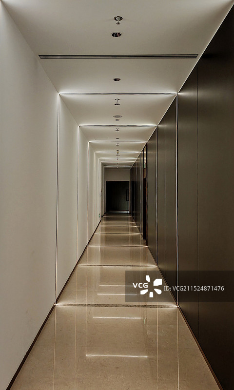 透视感十足的矩形走廊图片素材