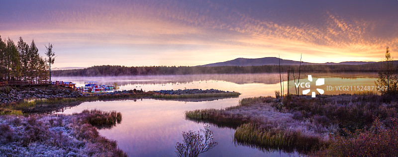 阿尔山杜鹃湖日出图片素材