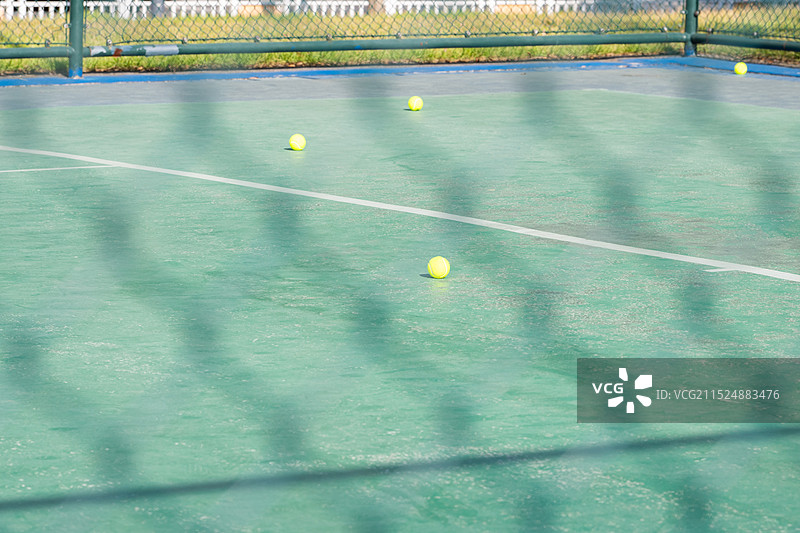 网球场上网球的特写镜头图片素材