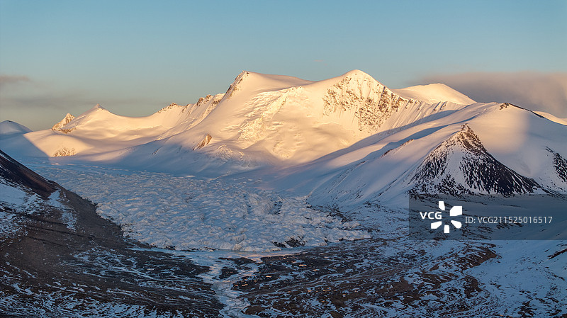 姜根迪如冰川日照金山图片素材