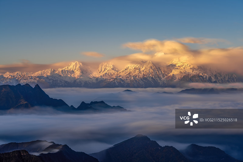 四川雅安牛背山云海云瀑贡嘎雪山自然景观图片素材