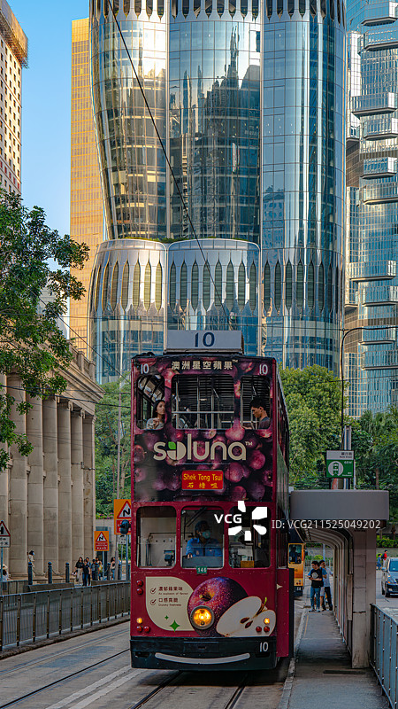 香港中环里的叮叮车图片素材