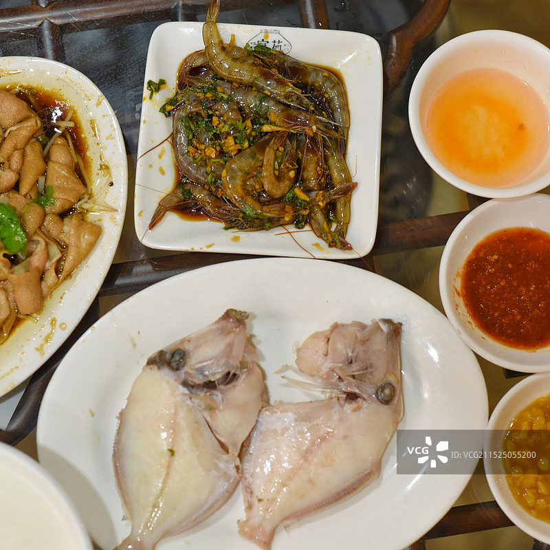 潮汕海鲜剥皮牛生腌虾特色美食图片素材