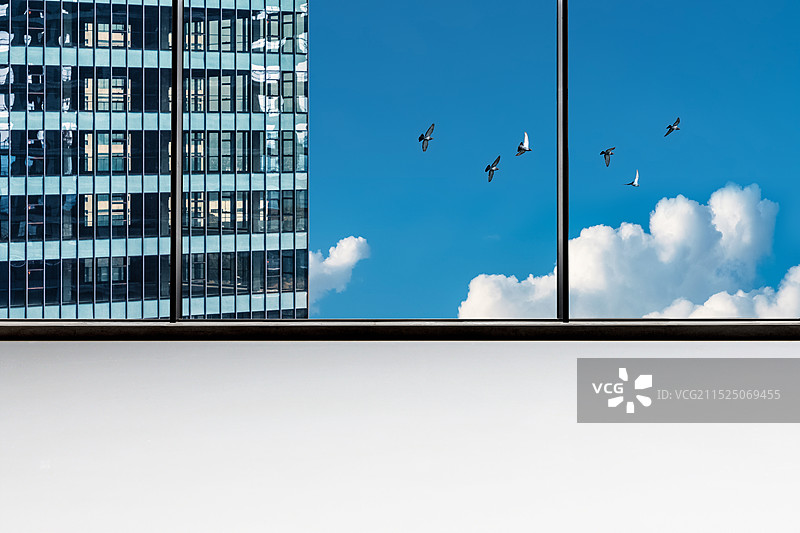 办公大楼里向外看图片素材