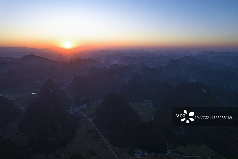 日出江山美如画图片素材