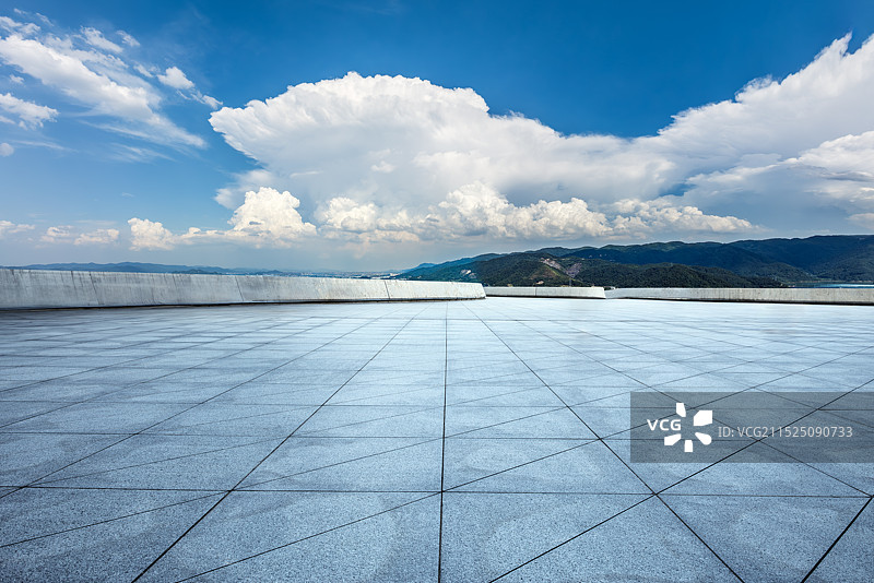 广场平台和山脉自然风光背景图片素材