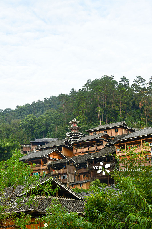 贵州省黔东南苗族侗族自治州从江县高增乡占里侗寨风光。木楼错落有致，既美观又实用图片素材