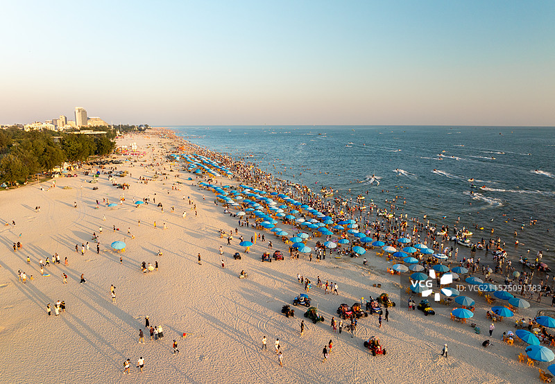 十一黄金周假日里的北海银滩风光图片素材