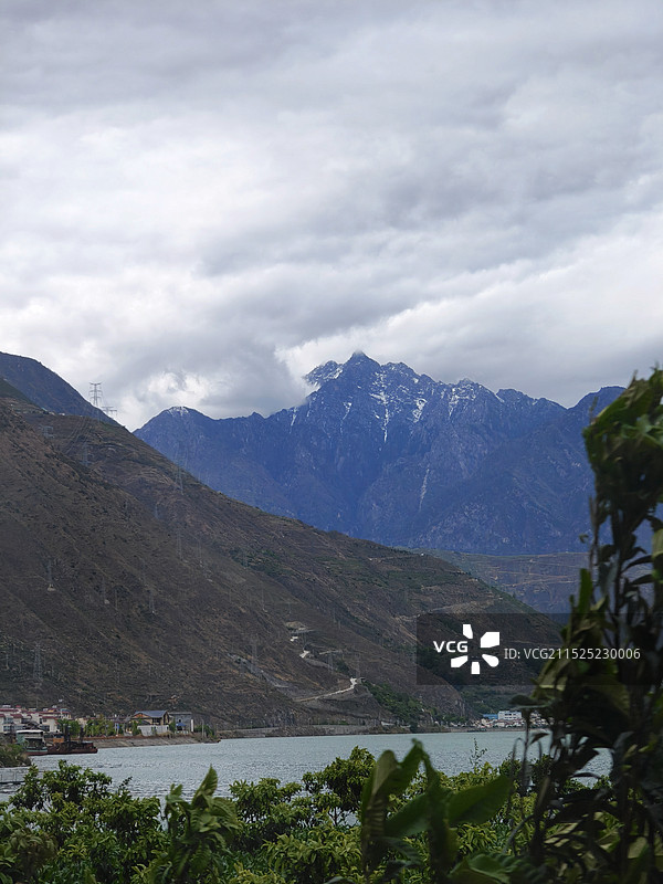 自驾川藏线的路上图片素材