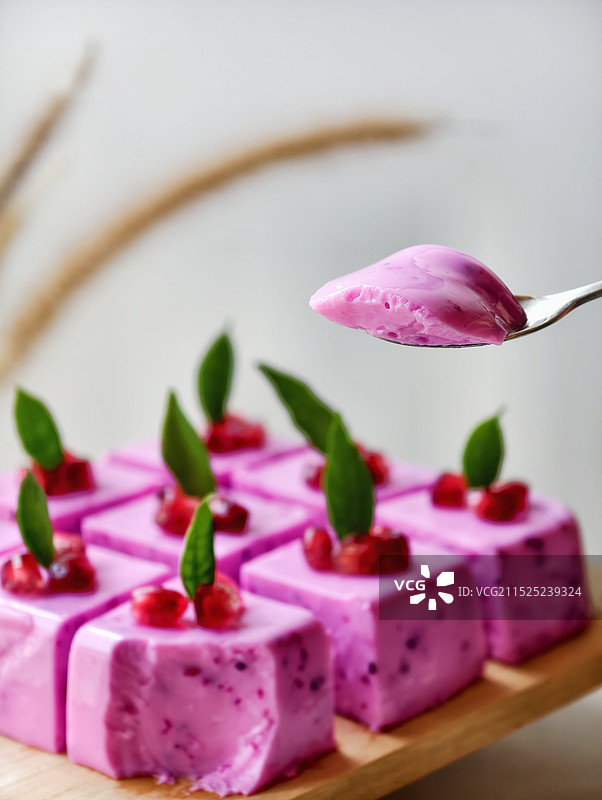 红龙果慕斯图片素材