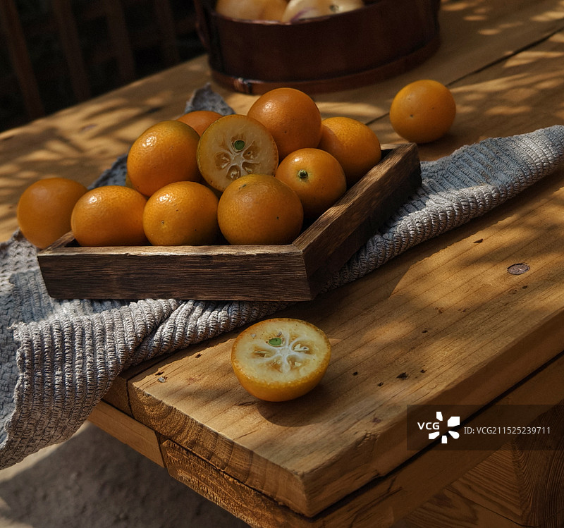 桌上水果的高角度视图图片素材