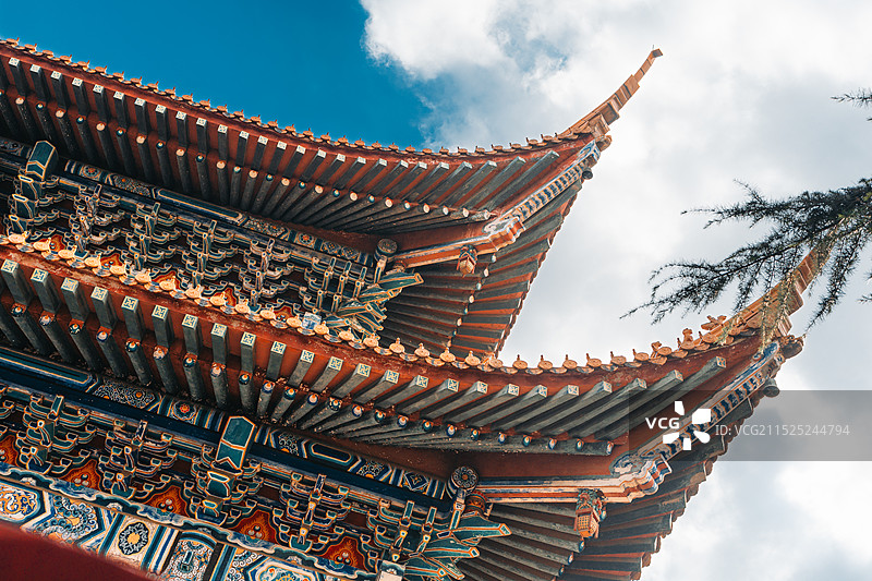 国庆节前夕—镇江金山寺中的大雄宝殿、芙蓉楼、天下第一泉：中冷泉、鉴亭。图片素材