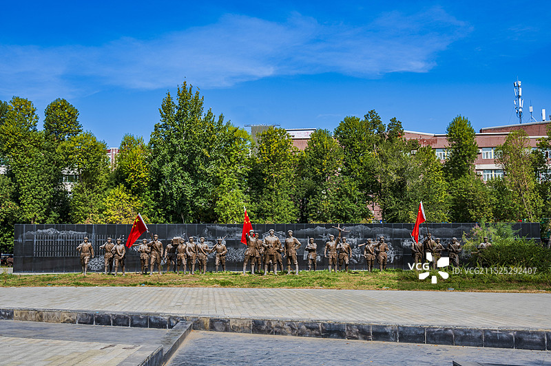 新疆石河子新疆兵团军垦博物馆雕塑群像图片素材