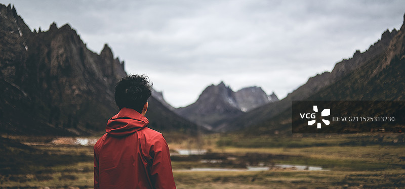 莲宝叶则年保玉则魔幻雪山石头山景区自然风光航拍图片素材
