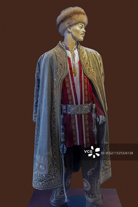 天津博物馆（天津文博院）“哈萨克斯坦历史文物展”：哈萨克民族男装（哈萨克斯坦北部，材质是织物、线）图片素材