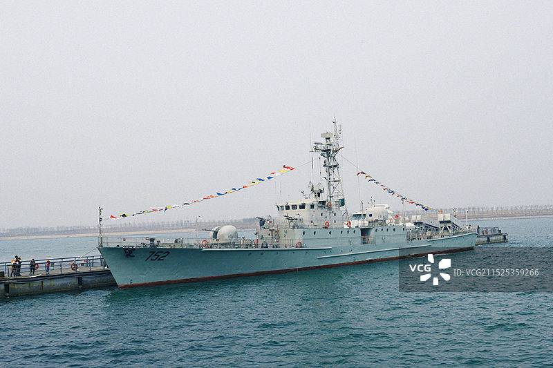 国家海洋博物馆外战舰图片素材