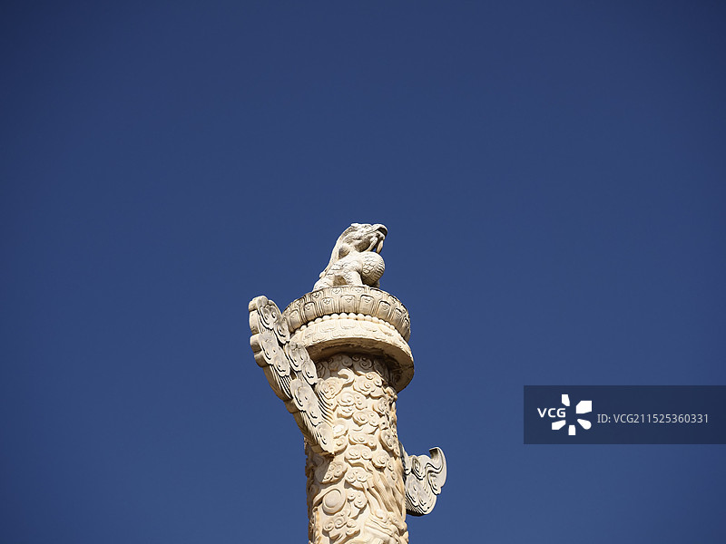 华表柱上的望天吼图片素材