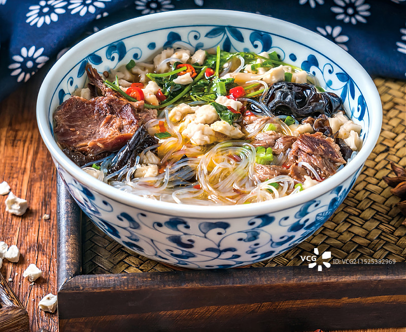 陕西牛肉米线图片素材