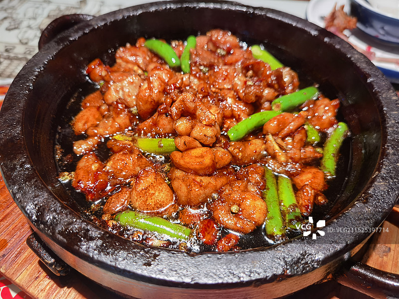 锅中食物的高角度视角图片素材