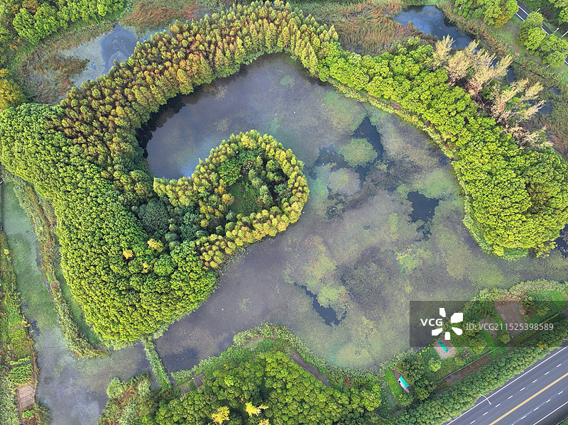 有彩虹的乡村风景图片素材