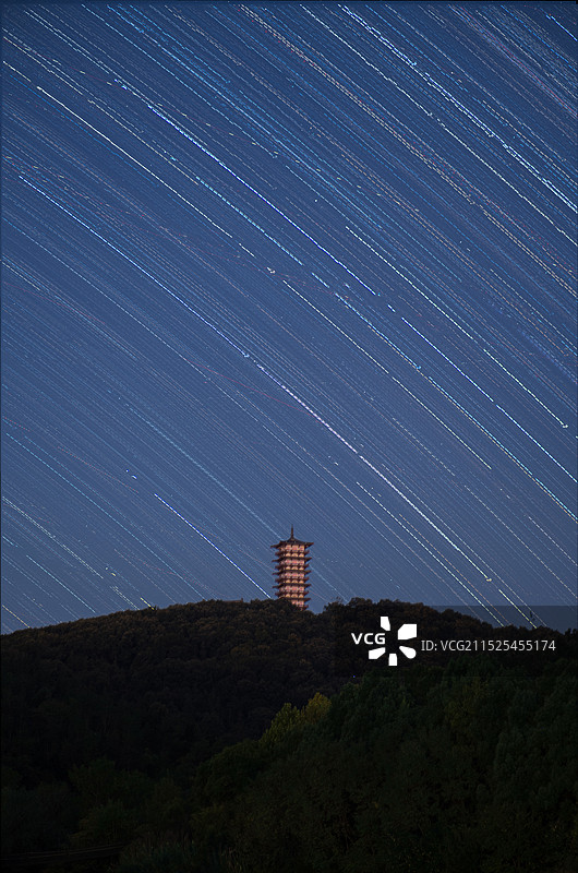 紫蓬山星轨图片素材