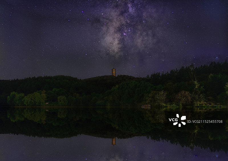 紫蓬山星空银河和木塔图片素材