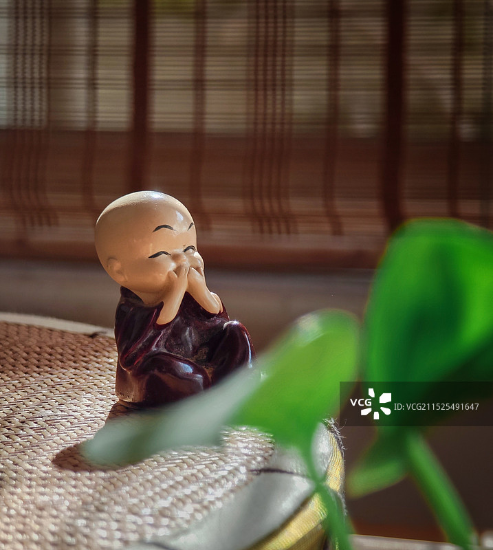 小和尚玩偶摆件 禅意图片素材