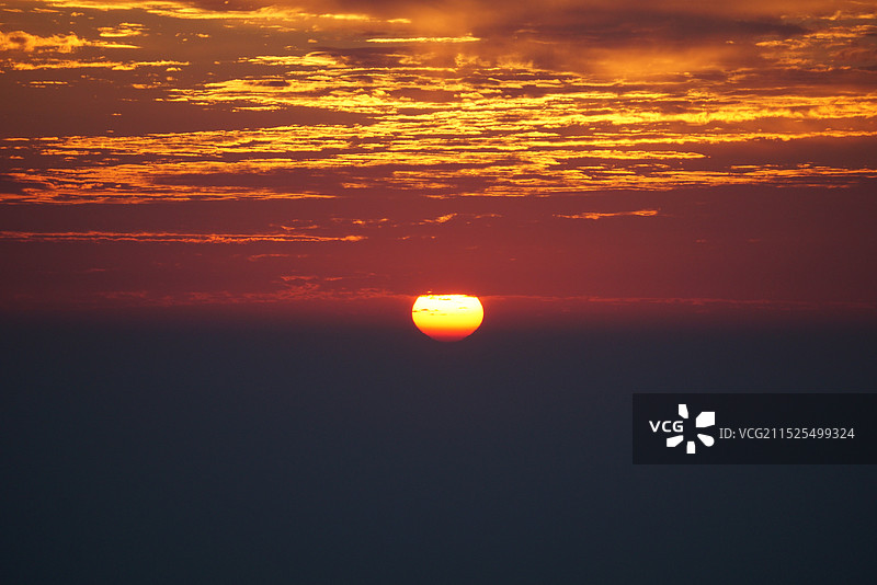 泰山顶的日出图片素材