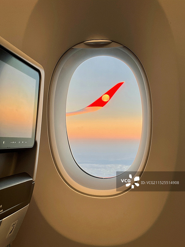 机舱霞光图片素材