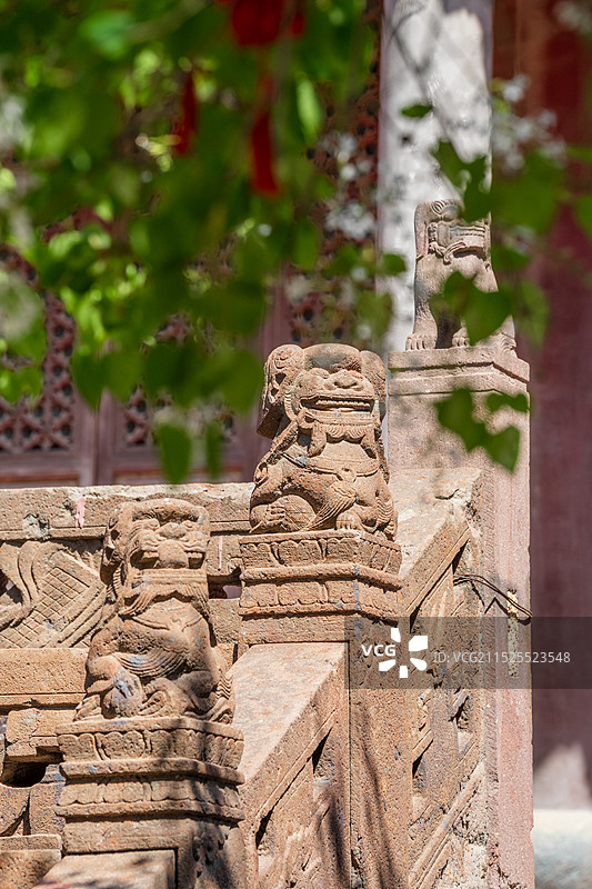 中国辽宁锦州广济寺石狮子图片素材
