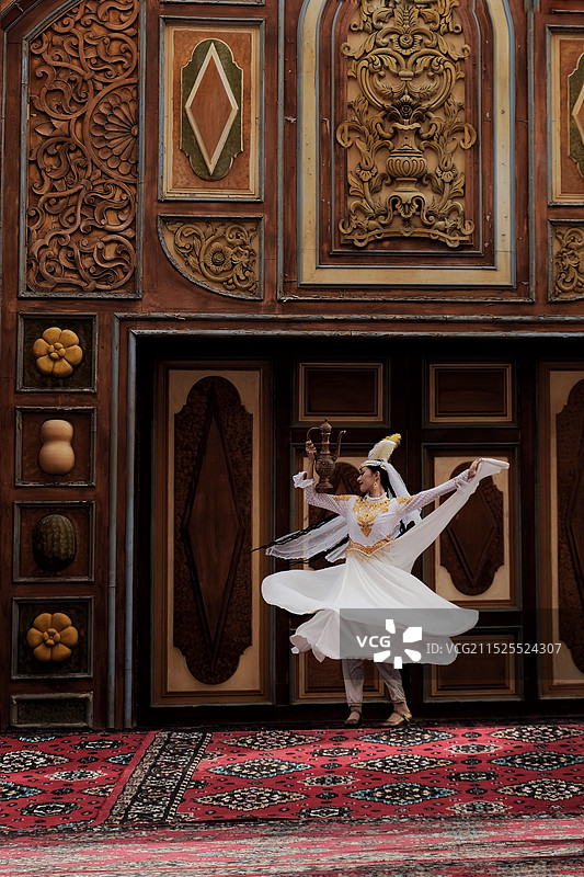 新疆南疆喀什地区喀什古城香妃园表演舞蹈图片素材