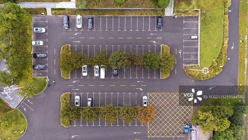 停车场正上方航拍视角图片素材