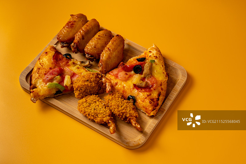 披萨鸡翅香草凤尾虾图片素材