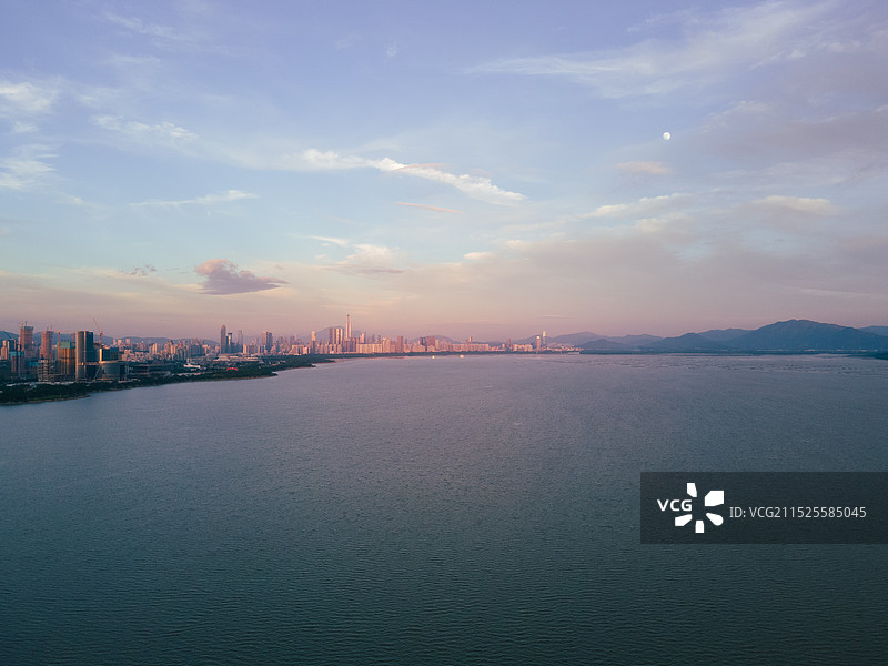 航拍广东南山深圳湾日落风光图片素材