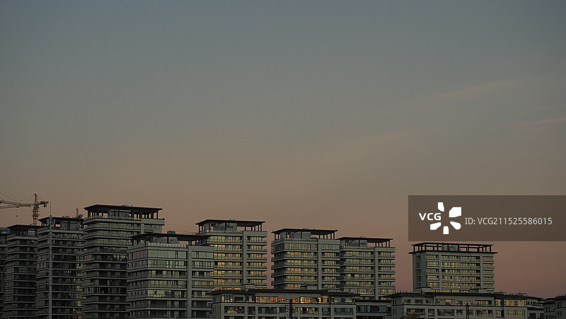 夕阳下的城市建筑图片素材