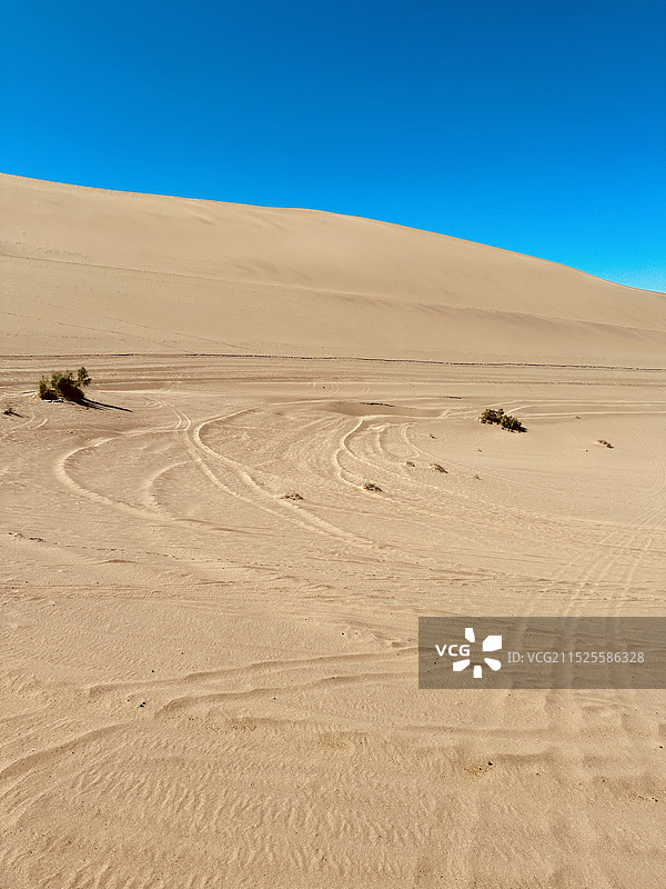 甘肃敦煌鸣沙山 鸣月阁 月牙泉图片素材