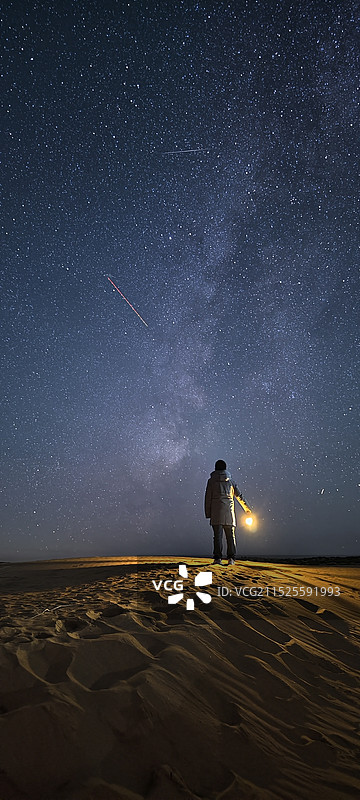 沙海遇流星图片素材