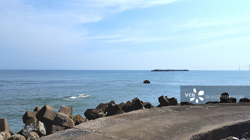 日本千叶县铫子市，从犬吠埼的防波堤眺望太平洋图片素材