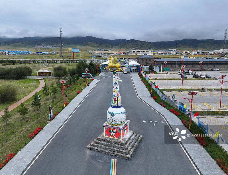 青海省海南藏族自治州青海湖二郎剑景区航拍图片素材