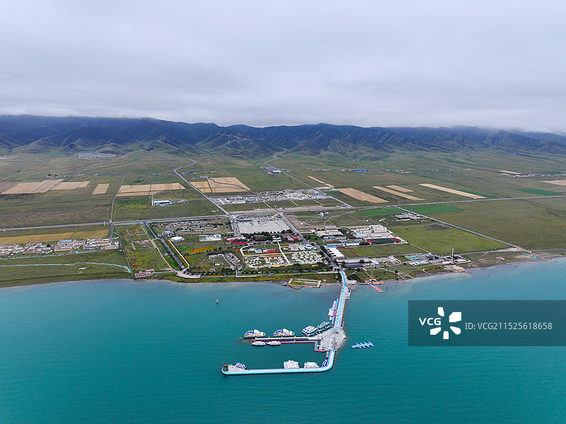 青海省海南藏族自治州青海湖二郎剑景区航拍图片素材